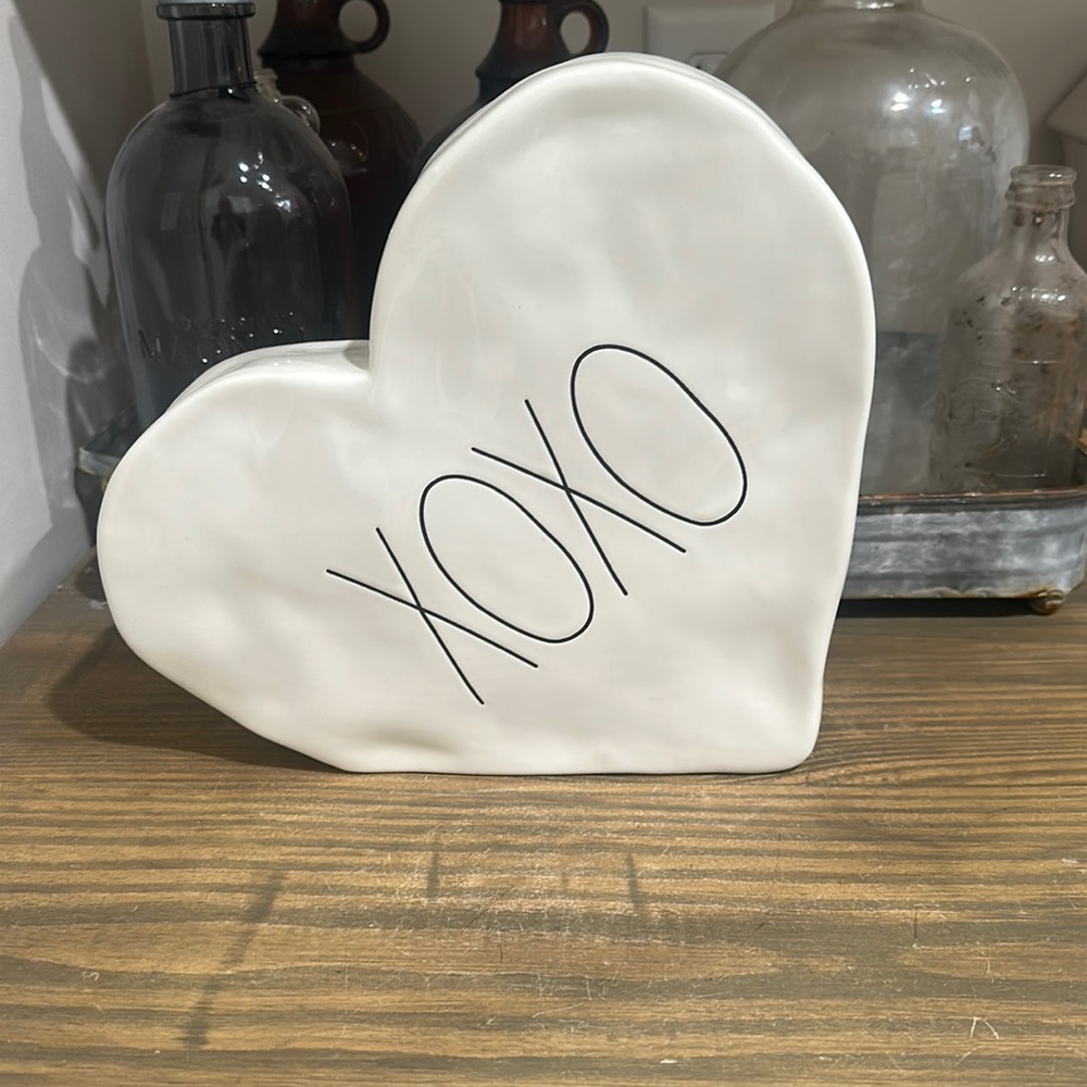Rae Dunn XOXO Ceramic Heart